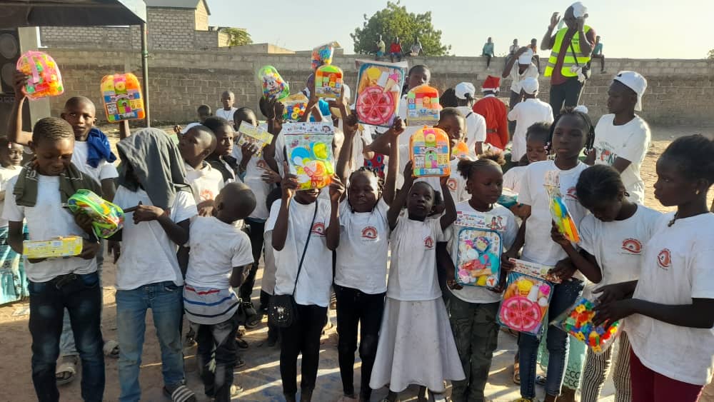 Les Salésiens de Don Bosco de Tambacounda fêtent noël avec les enfants de Gourel sans distinction de religion