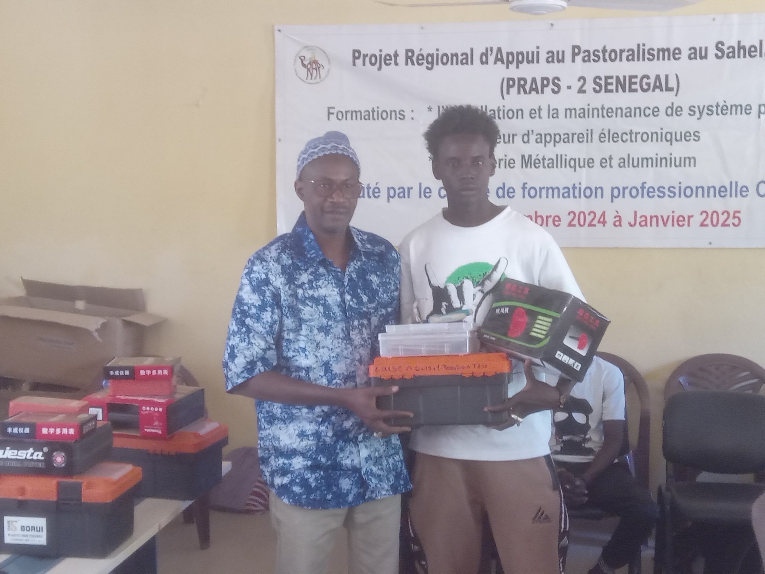 LE PROJET REGIONAL D’APPUI AU PASTORALISME AU SAHEL 2-SENEGAL (PRAPS2-SN) REMET DES KITS POST-FORMATION PROFESSIONNELLE  AUX APPRENANTS DE LA COHORTE 2 DU CFP2 DE BAKEL