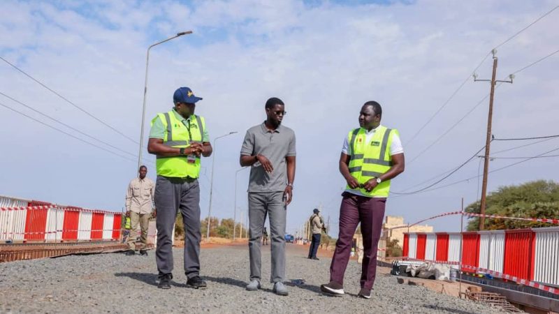 LE PRESIDENT DE LA REPUBLIQUE DU SENEGAL BASSIROU DIOMAYE DIAKHAR FAYE VISITE  LE CHANTIER DE LA ROUTE KIDIRA-BAKEL