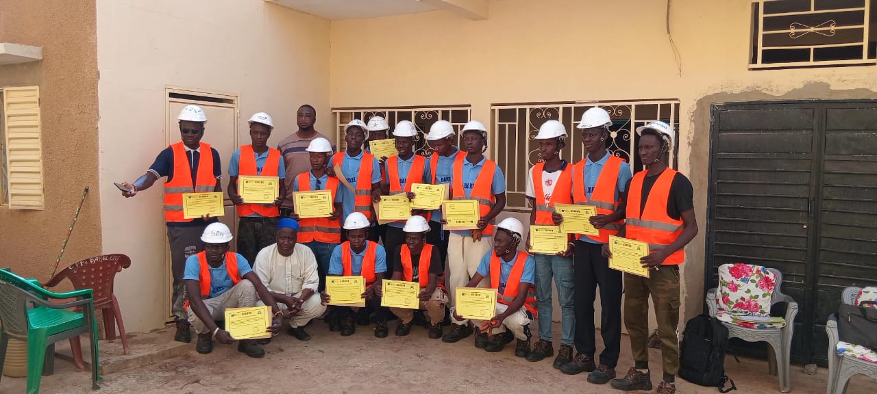 CÉRÉMONIE DE REMISE D’ATTESTATIONS DE  FORMATION EN SOLAIRE (PHOTOVOLTAÏQUE) A BAKEL