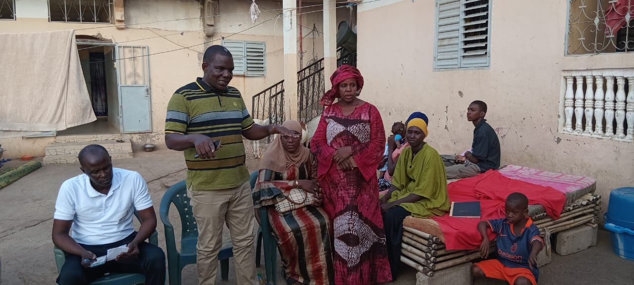 LE GRDR ET SON PARTENAIRE ACTION AID PROCEDENT AU LANCEMENT  DE  LA SENSIBILISATION POUR L’ABANDON DE L’EXCISION DANS LE DÉPARTEMENT DE BAKEL.